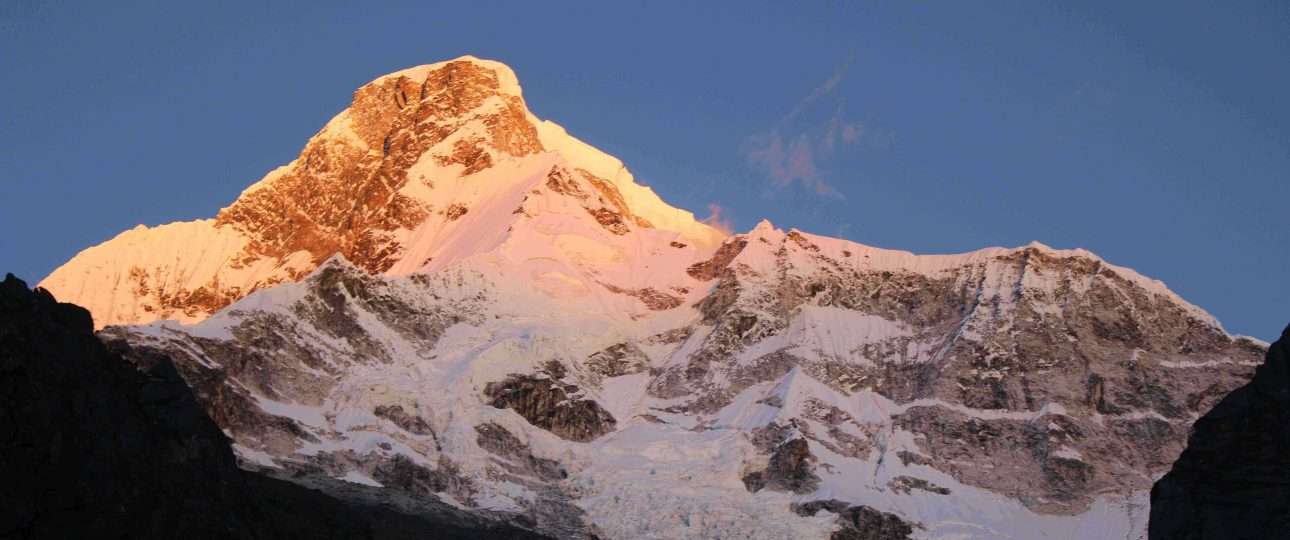 A L Λ Y Λ @Traveling | Discover Bhutan. Rediscover Yourself. | Annapurna Base Camp Trek