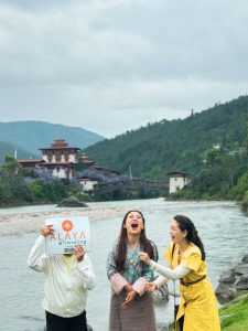 A L Λ Y Λ @Traveling | 2 | Discover Bhutan. Rediscover Yourself. Ms.Toh Mei and Her friends - Reviews-alaya-traveling- Bhutan Tour - Punakha Dzong - Bhutan